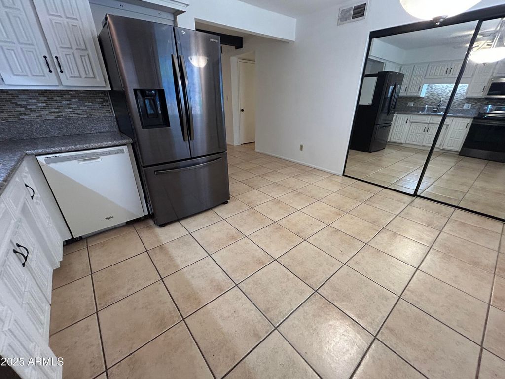 Image 10 of property listing at 12810 N 113th Avenue 8, Youngtown, AZ 85363