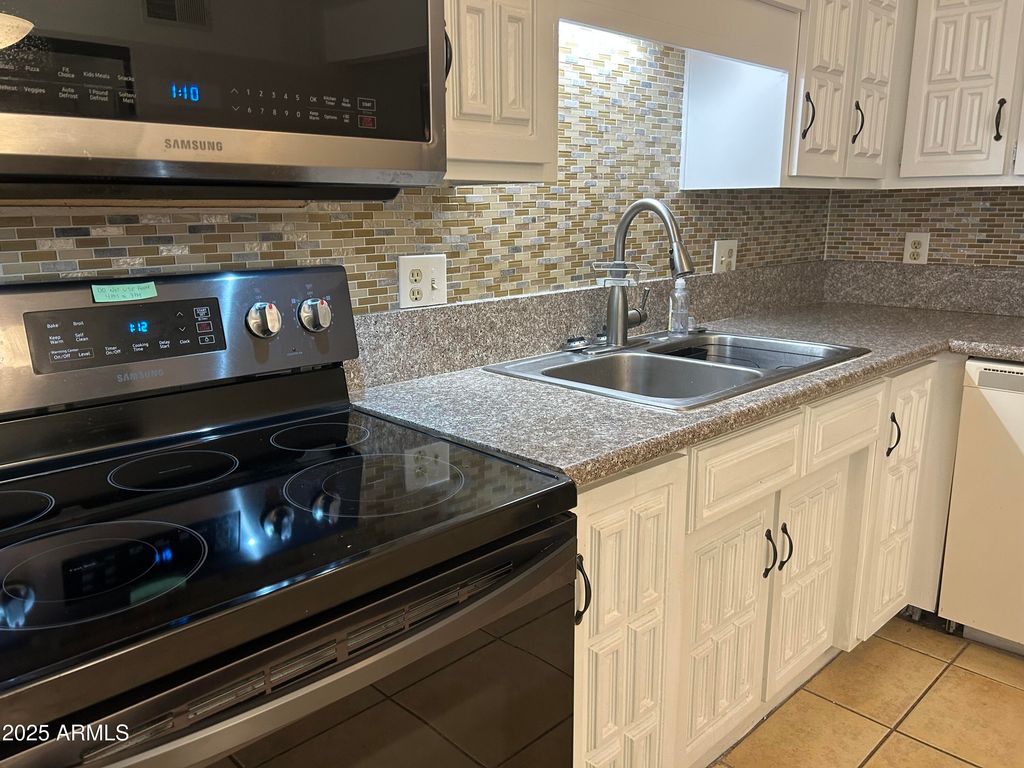 Image 9 of property listing at 12810 N 113th Avenue 8, Youngtown, AZ 85363