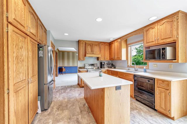 1990 TYLER LANE, De Pere, WI 54115