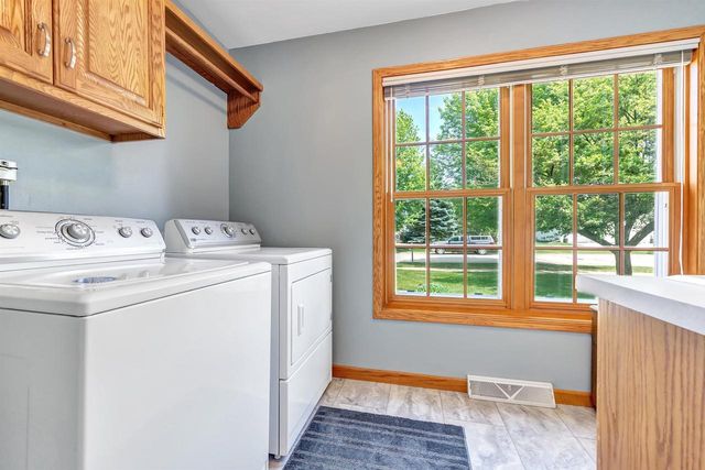 1990 TYLER LANE, De Pere, WI 54115