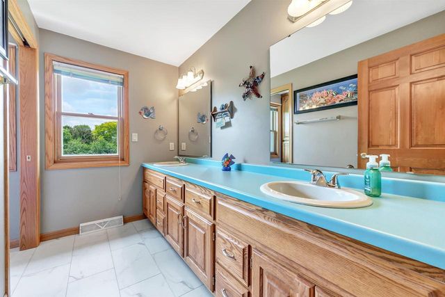 1990 TYLER LANE, De Pere, WI 54115