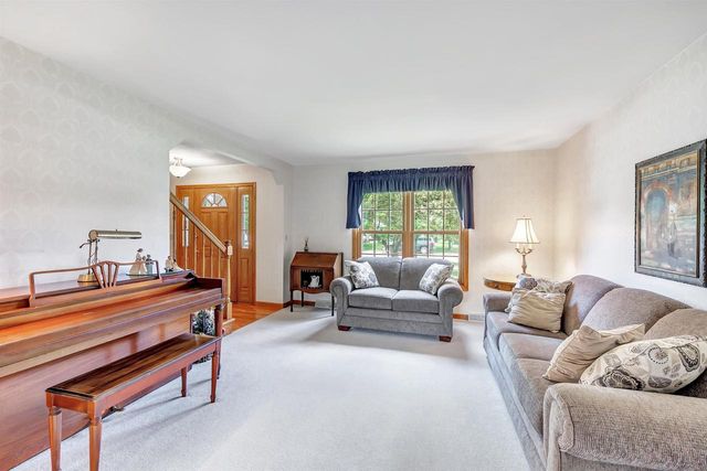 1990 TYLER LANE, De Pere, WI 54115