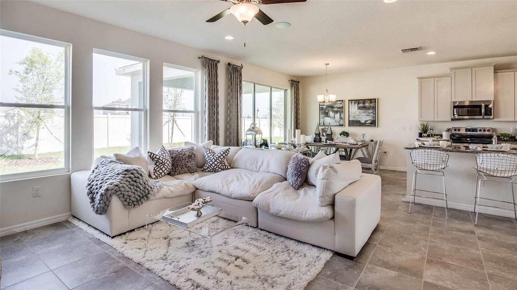 Image 5 of property listing at 4314 SILVER BIRCH COURT, Palmetto, FL 34221