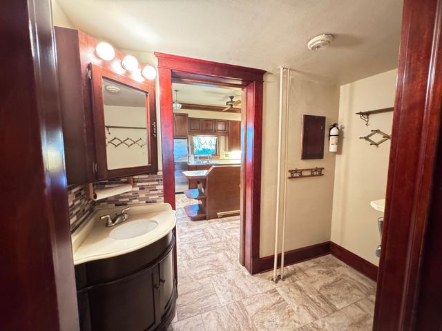 312 10th Avenue N, Casselton, ND 58012