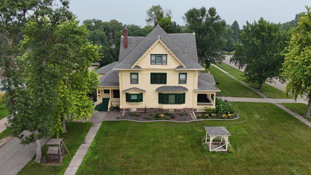 312 10th Avenue N, Casselton, ND 58012