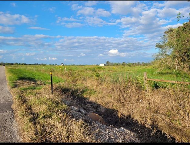 169 Timberline Drive, Bay City, TX 77414