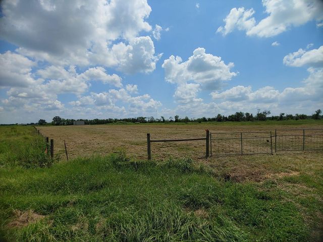 169 Timberline Drive, Bay City, TX 77414