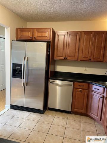 53 Taylor Drive, Franklin Park, NJ 08823