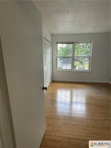 53 Taylor Drive, Franklin Park, NJ 08823