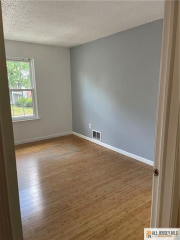 53 Taylor Drive, Franklin Park, NJ 08823
