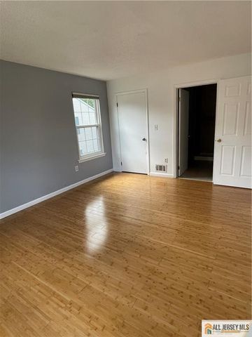 53 Taylor Drive, Franklin Park, NJ 08823