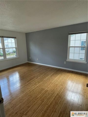 53 Taylor Drive, Franklin Park, NJ 08823