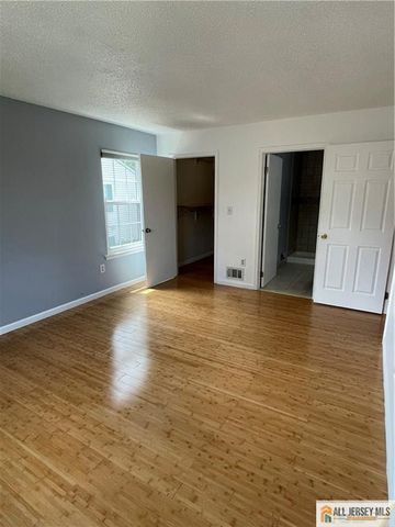 53 Taylor Drive, Franklin Park, NJ 08823