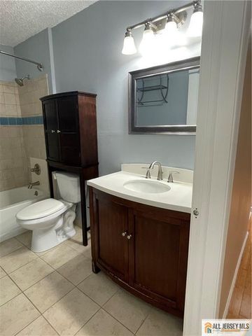 53 Taylor Drive, Franklin Park, NJ 08823