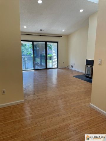 53 Taylor Drive, Franklin Park, NJ 08823