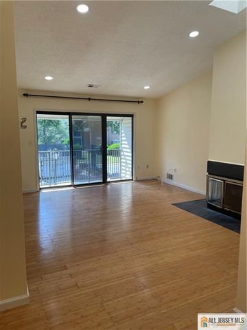 53 Taylor Drive, Franklin Park, NJ 08823