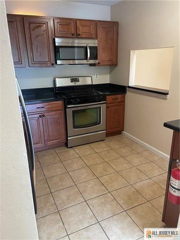 53 Taylor Drive, Franklin Park, NJ 08823
