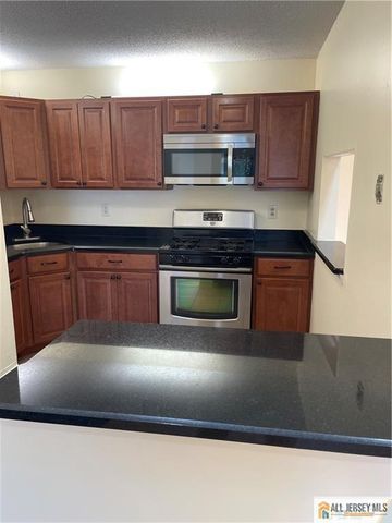 53 Taylor Drive, Franklin Park, NJ 08823