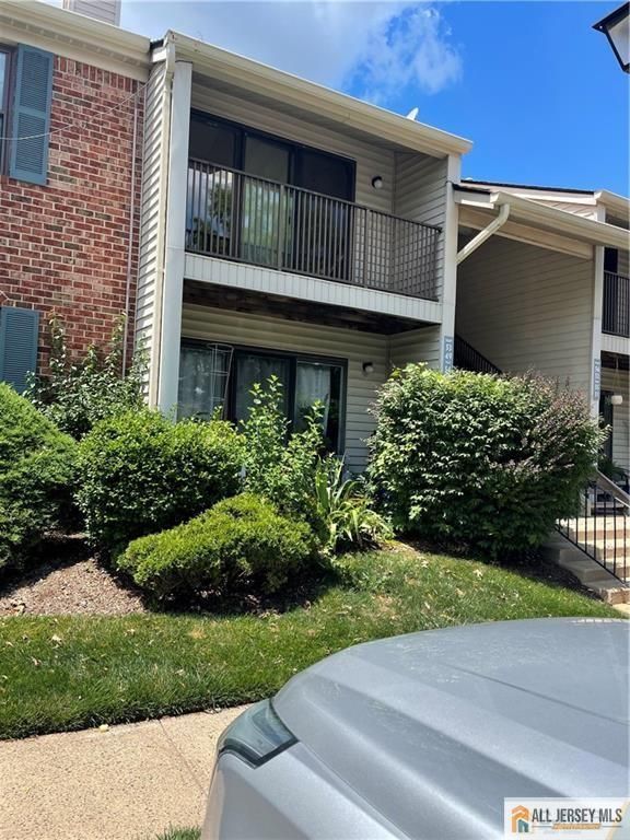 53 Taylor Drive, Franklin Park, NJ 08823