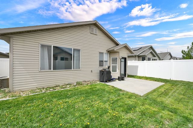 302 N FOXBORO DR, North Salt Lake, UT 84054