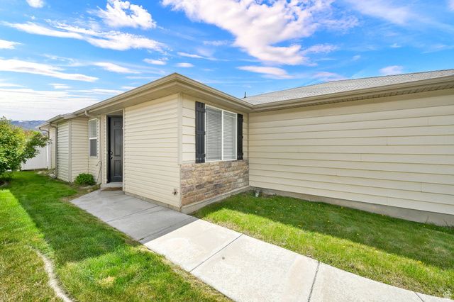 302 N FOXBORO DR, North Salt Lake, UT 84054