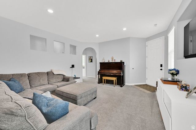 302 N FOXBORO DR, North Salt Lake, UT 84054