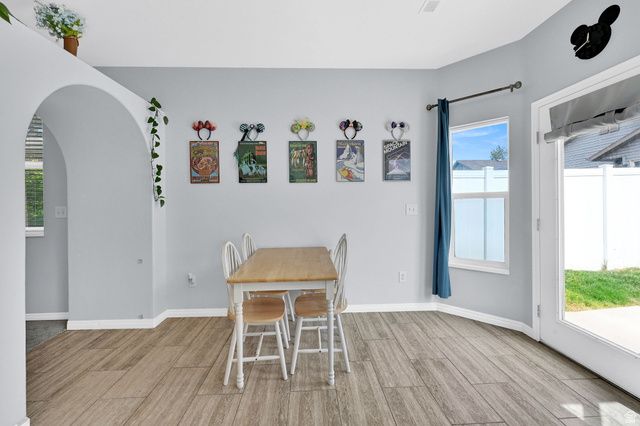 302 N FOXBORO DR, North Salt Lake, UT 84054