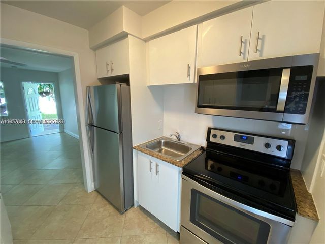 1061 NE 34 2, Oakland Park, FL 33334