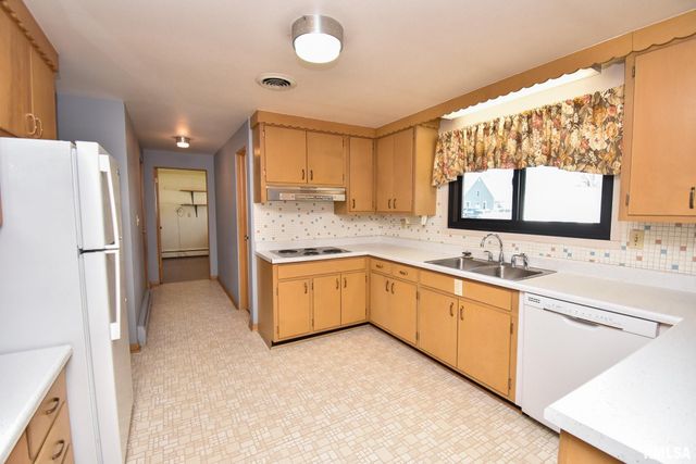 307 WALNUT Street, Washington, IL 61571