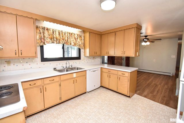 307 WALNUT Street, Washington, IL 61571