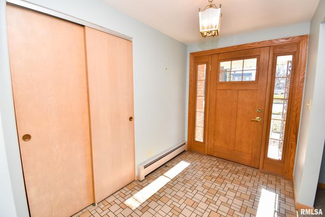 307 WALNUT Street, Washington, IL 61571