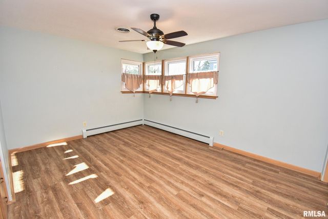 307 WALNUT Street, Washington, IL 61571