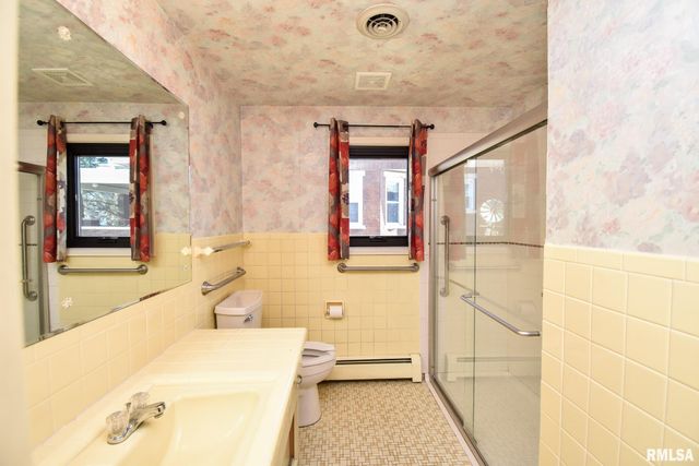 307 WALNUT Street, Washington, IL 61571