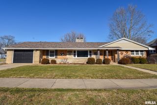 307 WALNUT Street, Washington, IL 61571