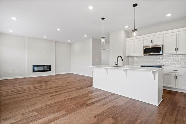 18251 W 166th Terrace, Olathe, KS 66062