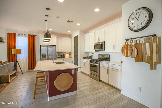 1654 W BUIST Avenue, Phoenix, AZ 85041