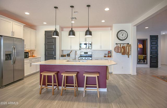 1654 W BUIST Avenue, Phoenix, AZ 85041