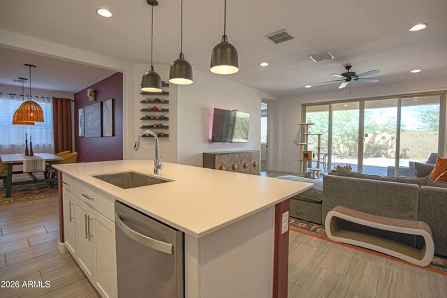 1654 W BUIST Avenue, Phoenix, AZ 85041