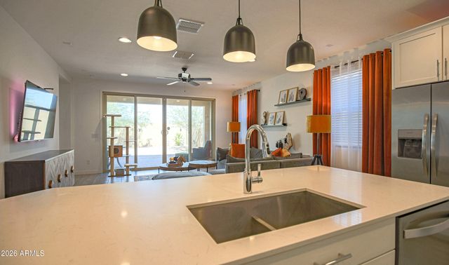 1654 W BUIST Avenue, Phoenix, AZ 85041