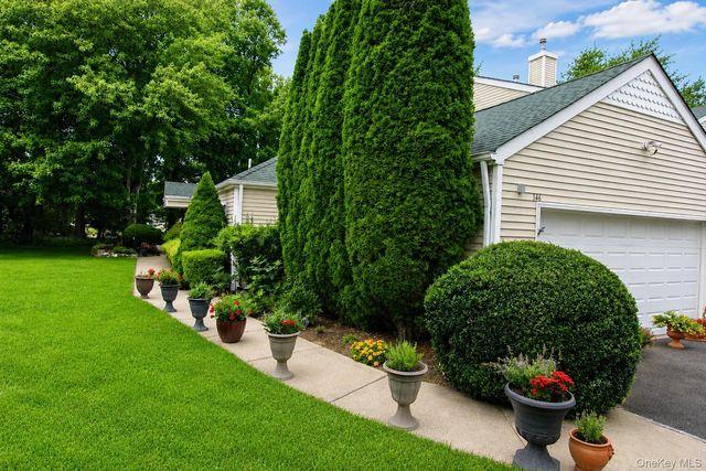 146 Farm House Court, Manorville, NY 11949