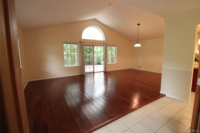 146 Farm House Court, Manorville, NY 11949
