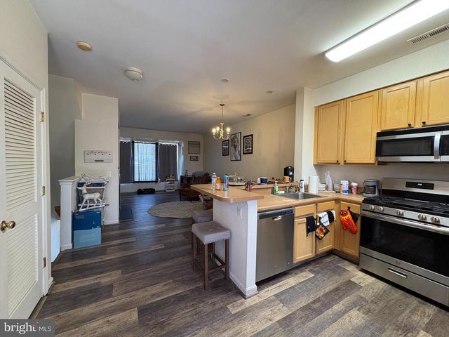 23092 FONTWELL SQ, Sterling, VA 20166