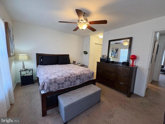 23092 FONTWELL SQ, Sterling, VA 20166