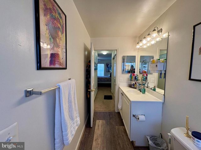 23092 FONTWELL SQ, Sterling, VA 20166