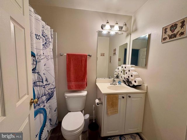 23092 FONTWELL SQ, Sterling, VA 20166