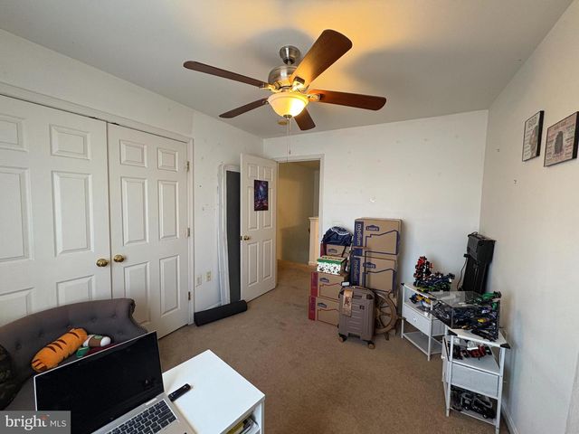 23092 FONTWELL SQ, Sterling, VA 20166