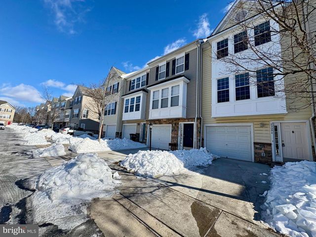 23092 FONTWELL SQ, Sterling, VA 20166