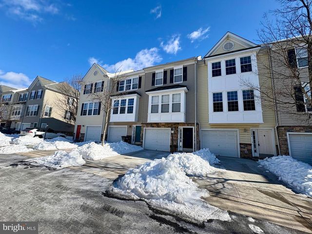 23092 FONTWELL SQ, Sterling, VA 20166