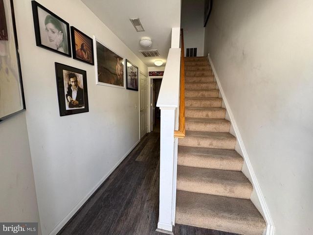 23092 FONTWELL SQ, Sterling, VA 20166