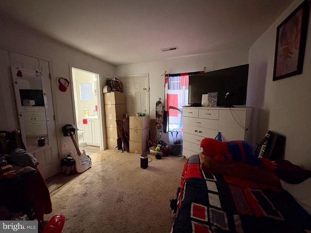 23092 FONTWELL SQ, Sterling, VA 20166